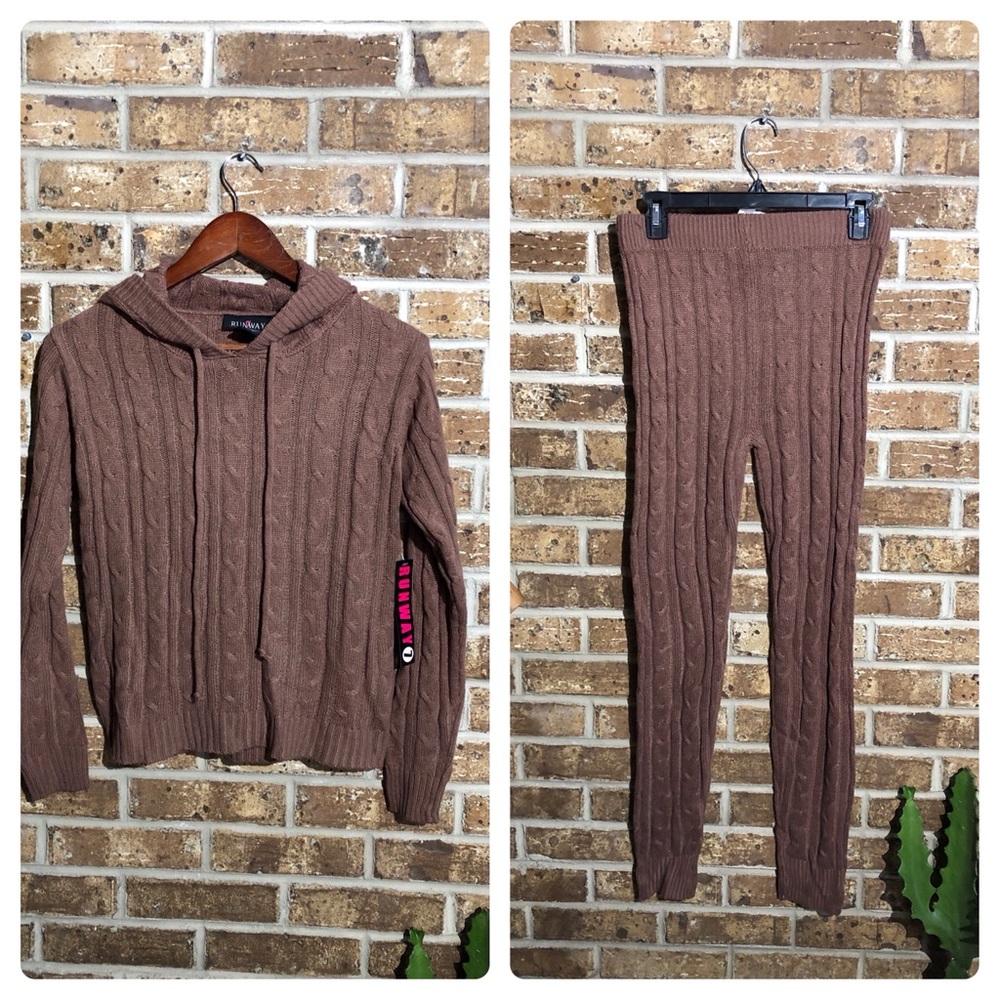 Runway size small two piece cableknit sweater set
NWT